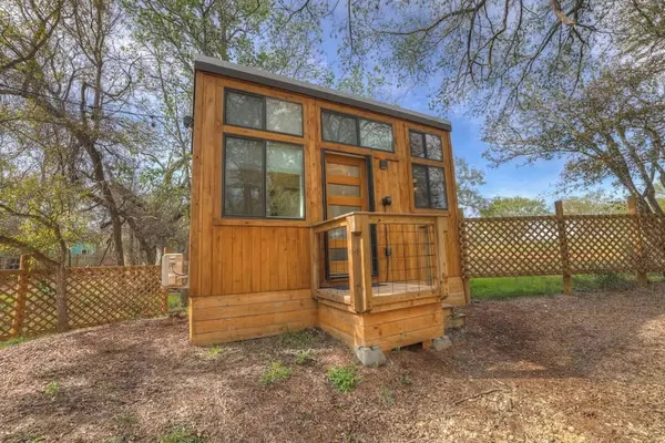 Photo 1 - Selena-romantic Tiny Home-firepit