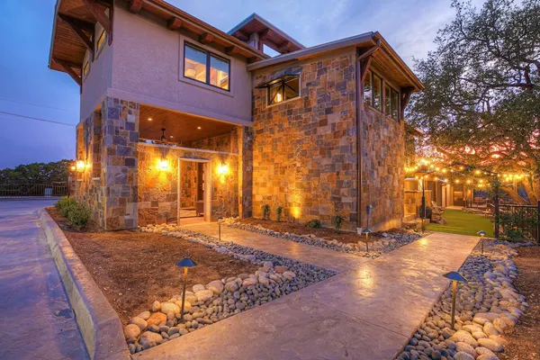Photo 1 - Luxury Hill Country Villa With Pool-hot Tub-views