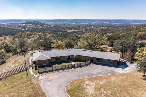 Photo 1 - Stunning Ranch Villa With Pool - Game Room - Hot tub - Fire Pit & Gorgeous Views!