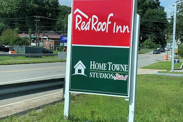 Photo 1 - HomeTowne Studios By Red Roof Mystic - New London