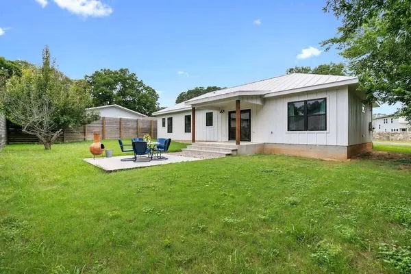 Photo 1 - Luxury Home 3blck From Main St With Firepit