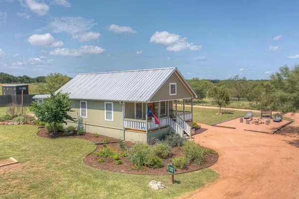 Photo 1 - Vaughan W/hot Tub and Grill