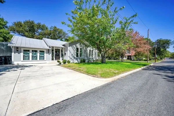 Photo 1 - Modern Luxurious Home With Game Room