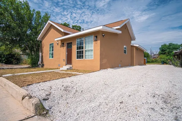 Photo 1 - Charming 3br/2ba Gem Close to Downtown/ Riverwalk