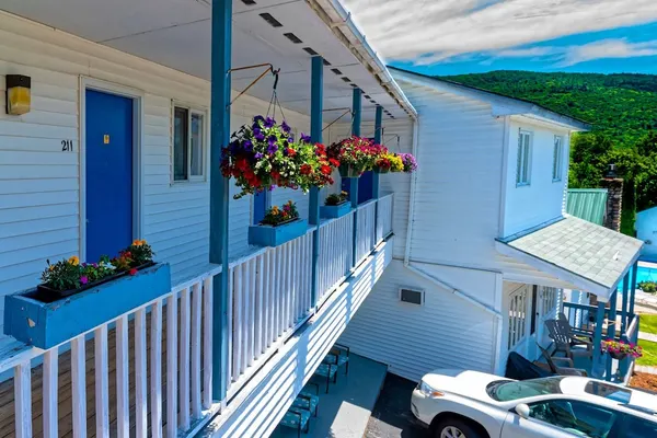 Photo 1 - Parkers Motel