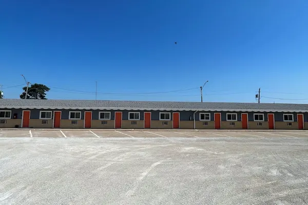 Photo 1 - Royal Rest Motel