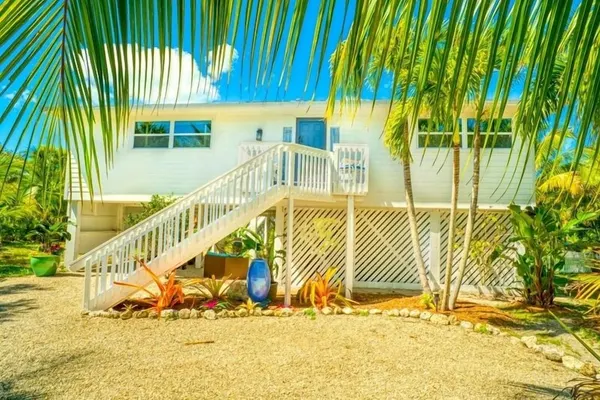 Photo 1 - Henderson 3 Bedroom Home by RedAwning