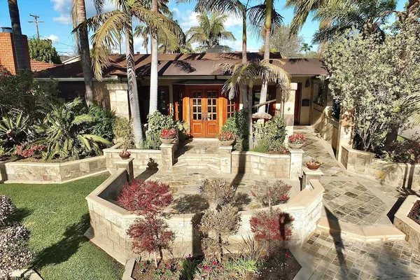 Photo 1 - The Belmont Beach Bungalow Pool & Hot Tub!