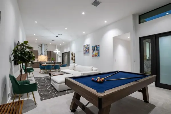 Photo 1 - Villa Milan - Billiards Terrace w Grill Smart TV