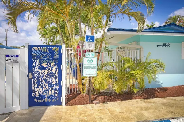 Photo 1 - La Mer Suites
