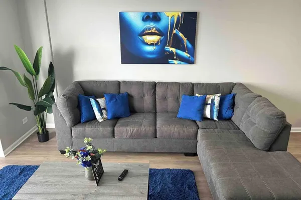 Photo 1 - Charming 1br/1ba Hideaway In Oak Park, Il