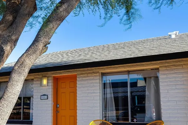 Photo 1 - Campbell Phoenix 4 Bedroom Home by RedAwning