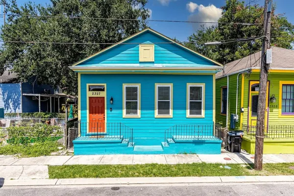 Photo 1 - Revived Nola Home Near Everything