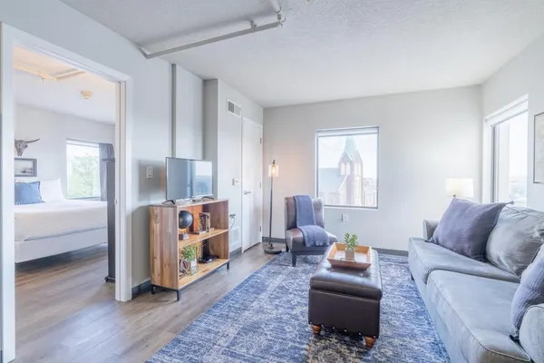 Photo 1 - Beautiful Downtown Suite With Free Parking Gym More