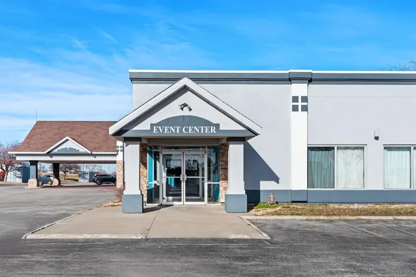 Photo 1 - Suburban Studios Fort Dodge