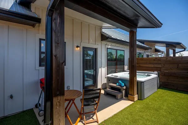 Photo 1 - Fred's Joint With Hot Tub