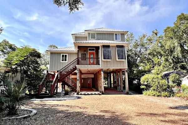 Photo 1 - Porpoise Pass 2 Bedroom Home by RedAwning
