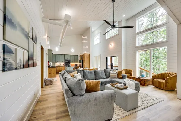 Photo 1 - Stunning Cabin w/ Hot Tub, 1 Mi to Broken Bow Lake