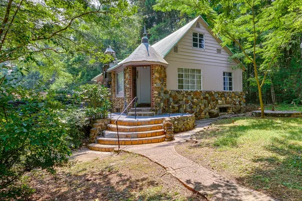 Photo 1 - Salisbury Cottage ~ 2 Mi to the Polar Express!