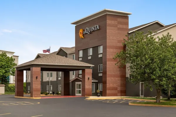 Photo 1 - La Quinta Inn & Suites by Wyndham Peru Starved Rock St Park