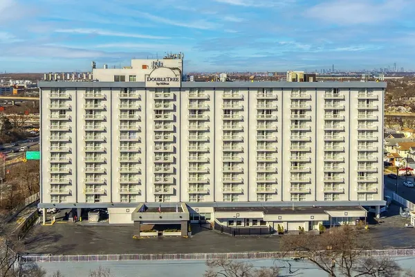 Photo 1 - DoubleTree by Hilton New York JFK Airport