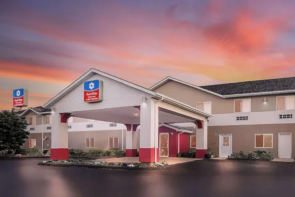 Photo 1 - SureStay Plus Hotel by Best Western Bettendorf