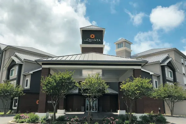 Photo 1 - La Quinta Inn & Suites by Wyndham Austin Airport