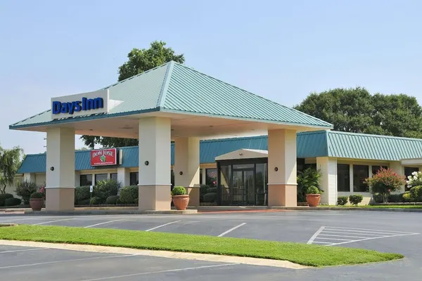 Photo 1 - Days Inn by Wyndham Forrest City