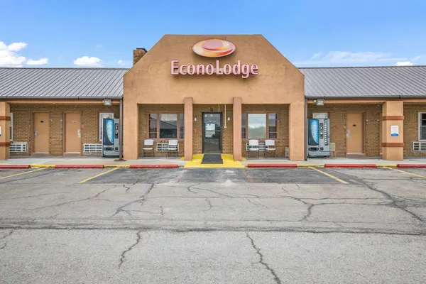 Photo 1 - Econo Lodge Cameron