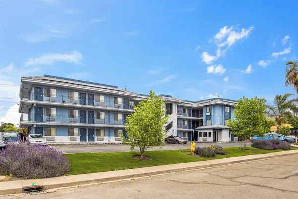 Photo 1 - Executive Inn Hotel