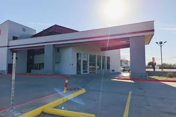 Photo 1 - Travelers inn by OYO Wichita Falls