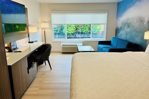 Photo 1 - Clarion Pointe Mount Vernon - Burlington