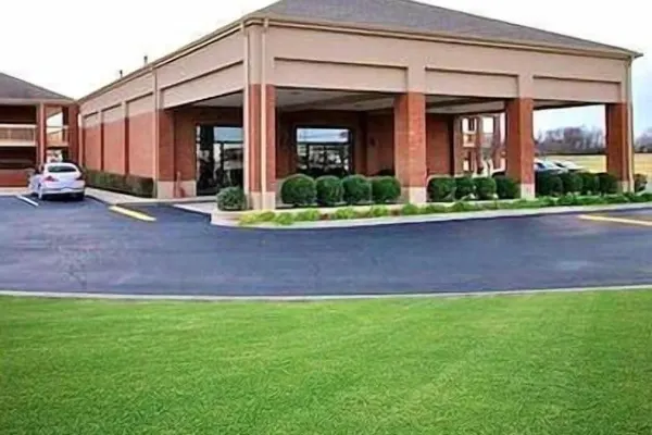 Photo 1 - Springfield Inn TN
