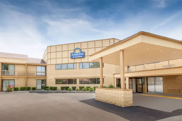 Photo 1 - Days Inn & Suites by Wyndham Madison Heights MI