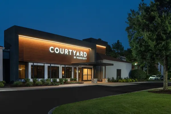 Photo 1 - Courtyard by Marriott Memphis East/Park Avenue