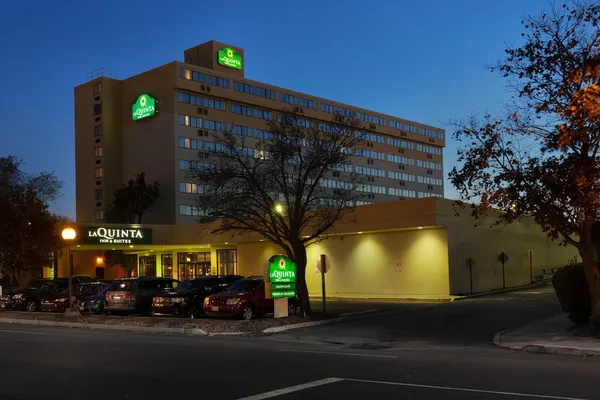 Photo 1 - La Quinta Inn & Suites by Wyndham Secaucus Meadowlands