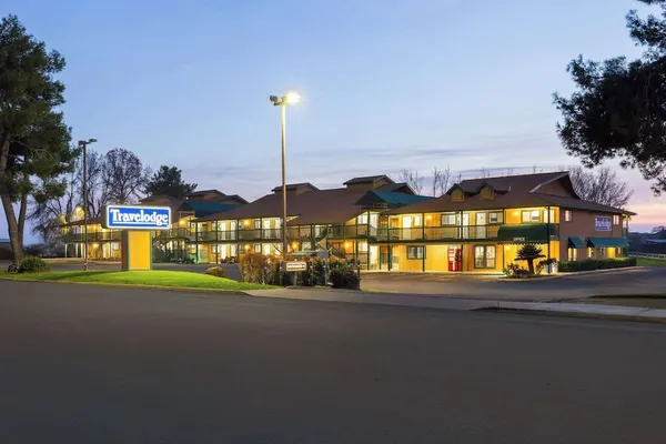 Photo 1 - Travelodge by Wyndham Lemoore Near Naval Air Station