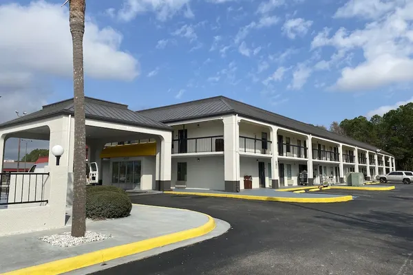 Photo 1 - Days Inn by Wyndham Moss Point Pascagoula