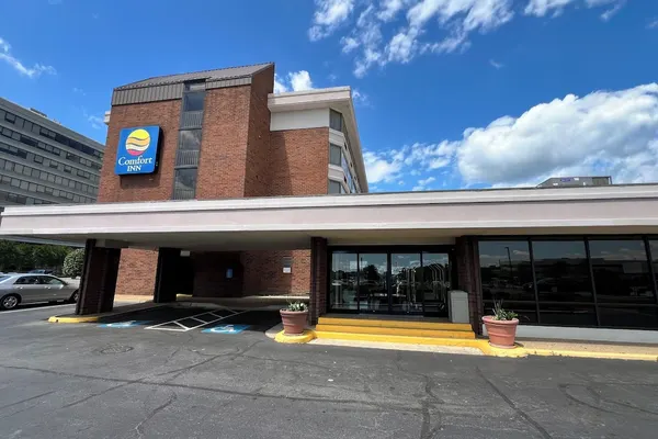 Photo 1 - Comfort Inn - Springfield