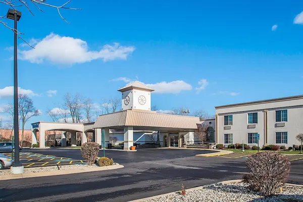 Photo 1 - Clarion Inn Elmhurst - Oak Brook near I-88, I-290, I-294