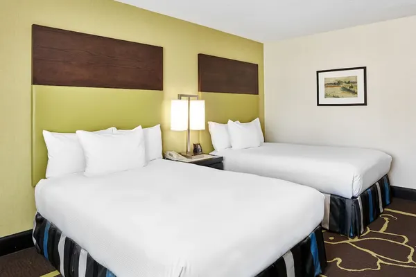 Photo 1 - DoubleTree by Hilton Charlotte Uptown