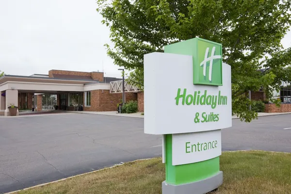 Photo 1 - Holiday Inn & Suites St. Cloud by IHG