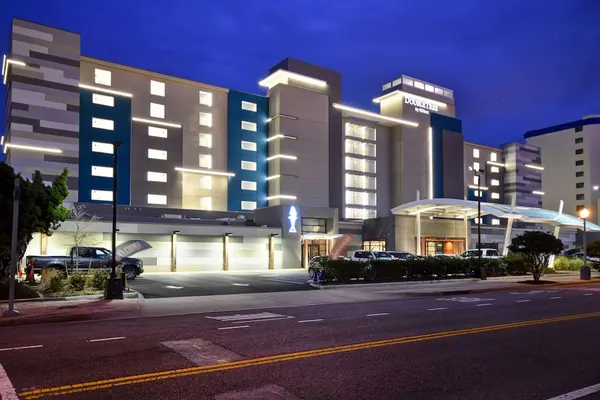 Photo 1 - DoubleTree by Hilton Virginia Beach Oceanfront South