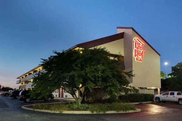 Photo 1 - Red Roof Inn St Louis - Westport