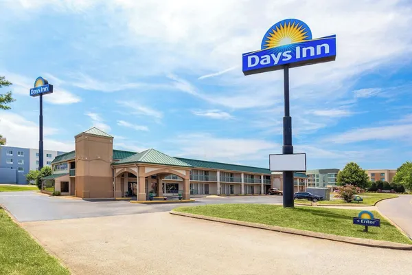 Photo 1 - Days Inn by Wyndham Clarksville North