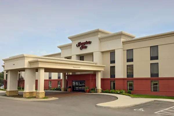 Photo 1 - Hampton Inn Dubuque