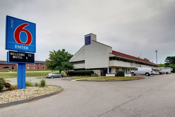 Photo 1 - Motel 6 Cedar Rapids, IA