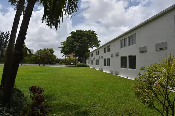 Photo 1 - Signature Inn Miami