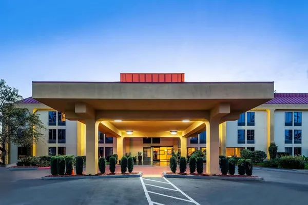 Photo 1 - Oakland Airport Arena Hotel