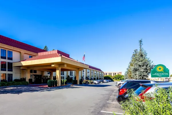 Photo 1 - La Quinta Inn & Suites by Wyndham Oakland Airport Coliseum